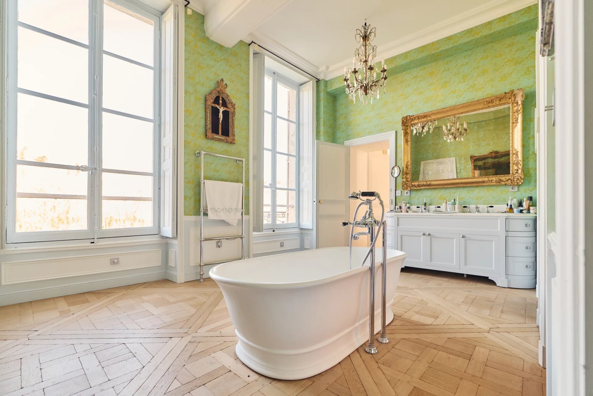 Exceptional Riverside Estate Near Fontainebleau
