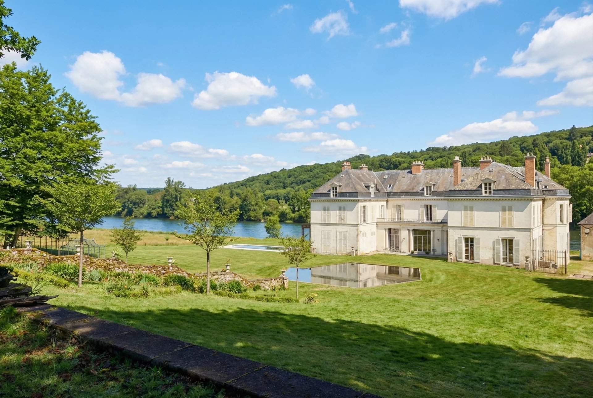 Exceptional Riverside Estate Near Fontainebleau