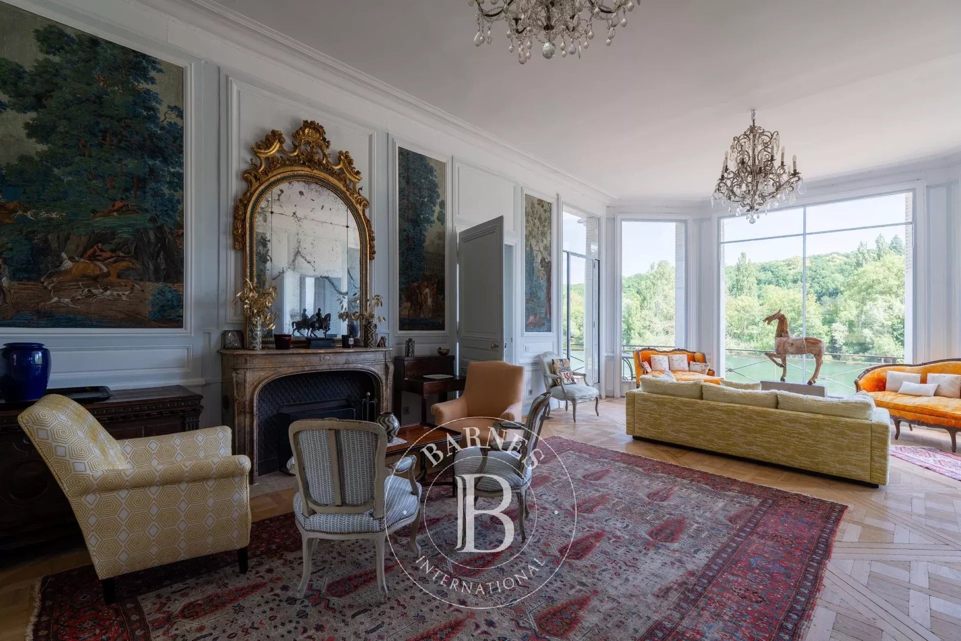 Fontainebleau – Château And Estate Buildings – 30 Hectares – Exceptional Views