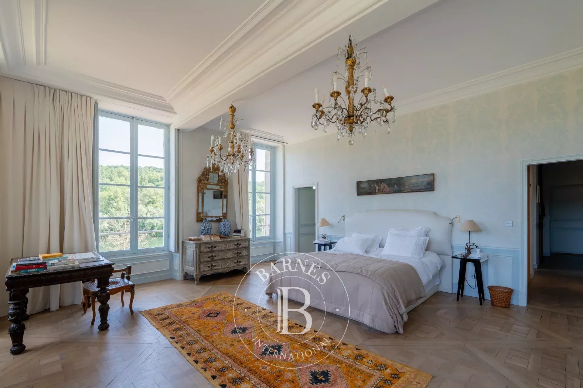 Fontainebleau – Château And Estate Buildings – 30 Hectares – Exceptional Views
