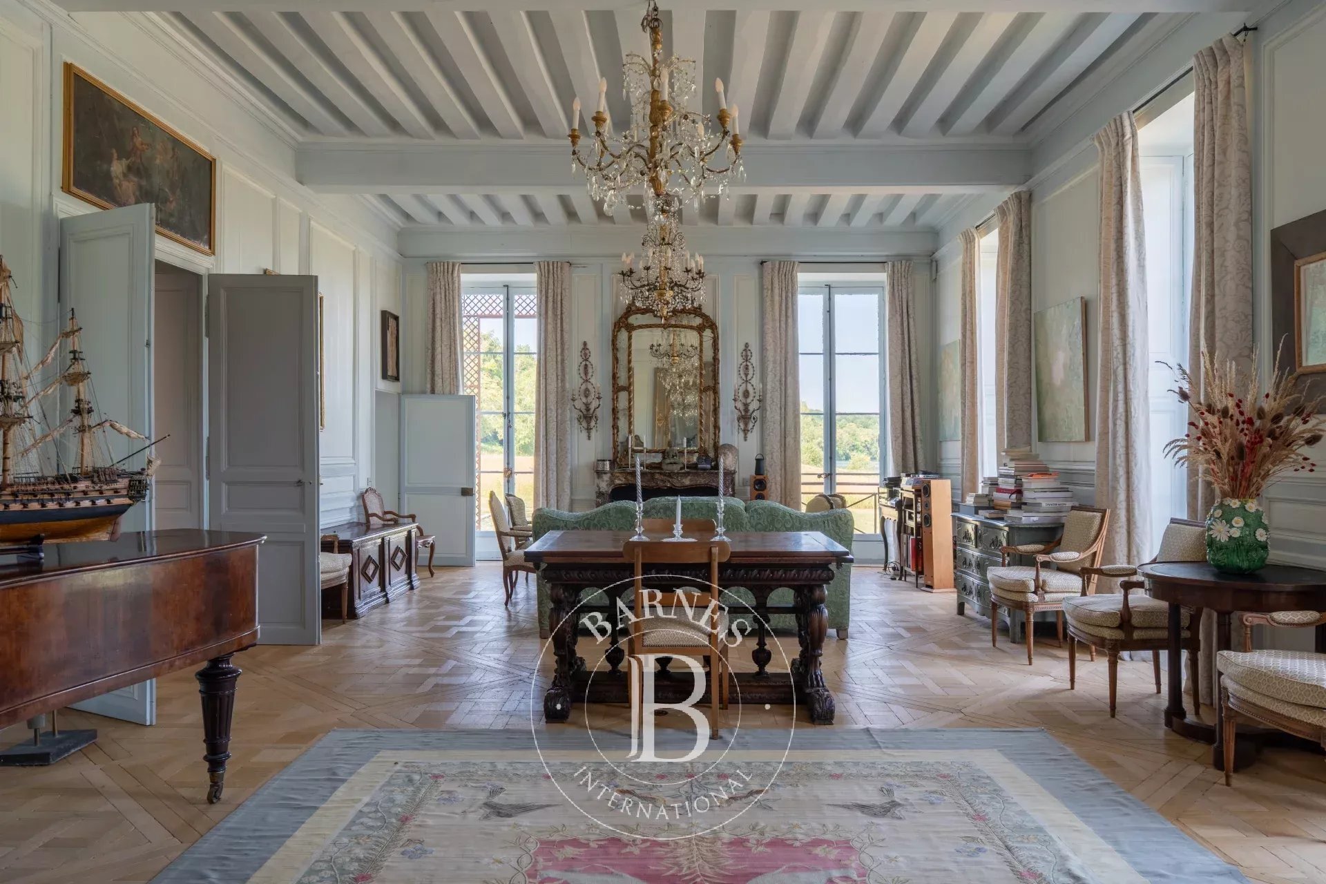 Fontainebleau – Château And Estate Buildings – 30 Hectares – Exceptional Views
