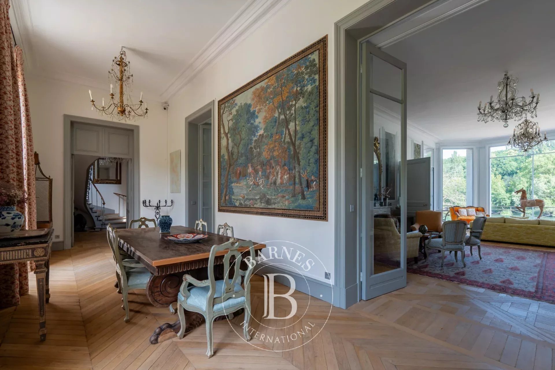 Fontainebleau – Château And Estate Buildings – 30 Hectares – Exceptional Views
