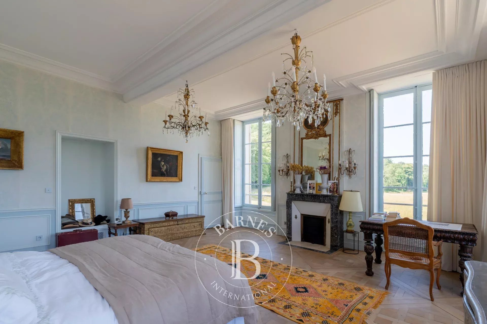 Fontainebleau – Château And Estate Buildings – 30 Hectares – Exceptional Views