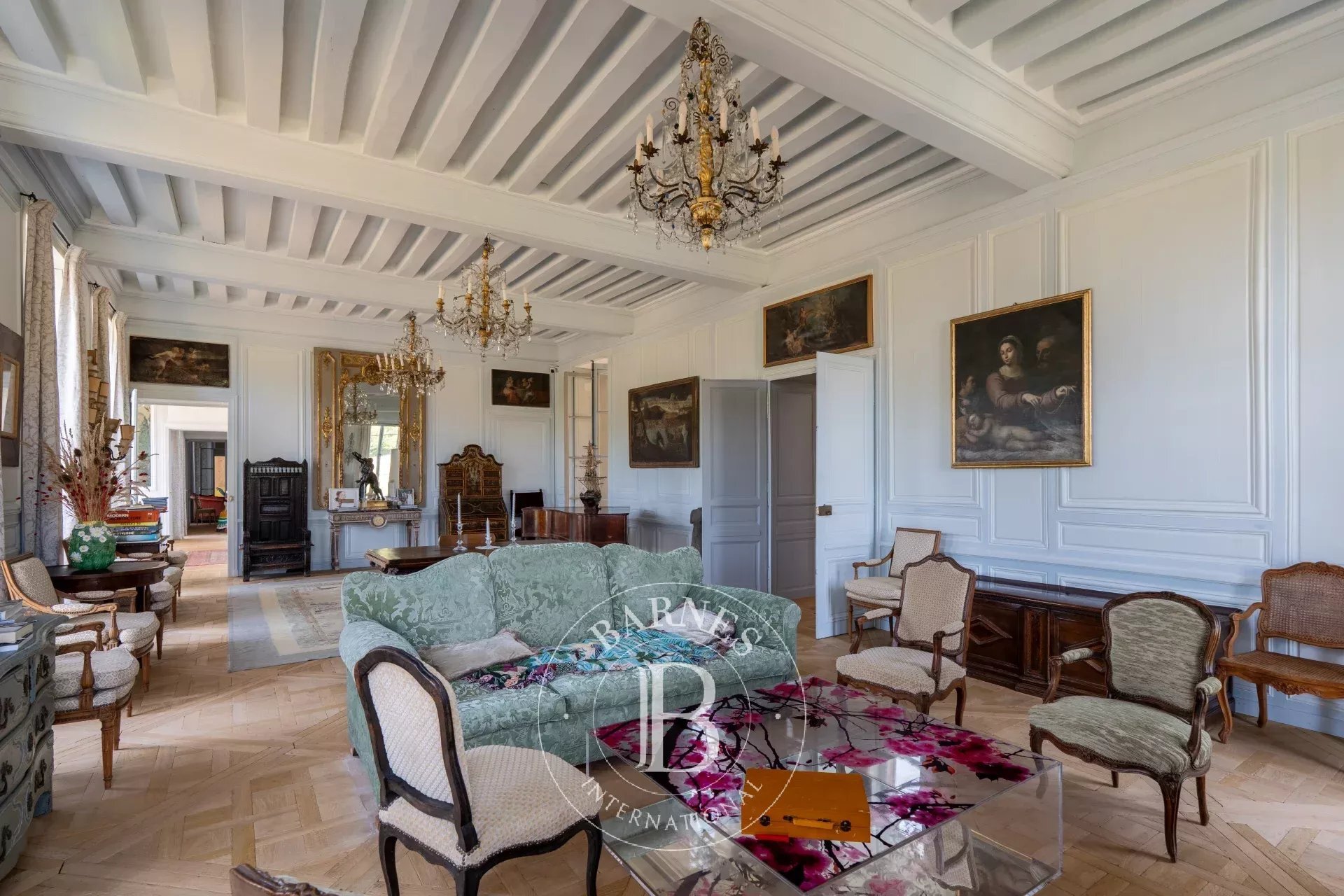 Fontainebleau – Château And Estate Buildings – 30 Hectares – Exceptional Views