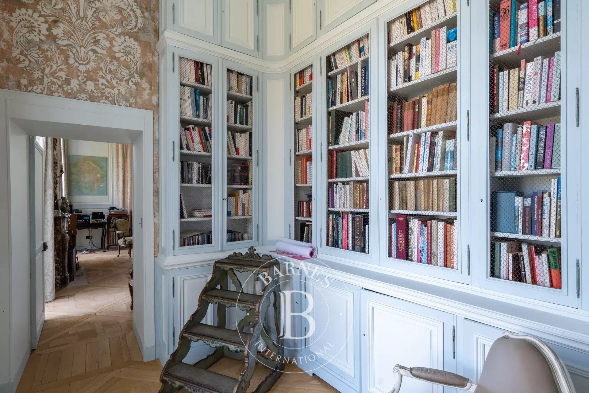 Fontainebleau – Château And Estate Buildings – 30 Hectares – Exceptional Views