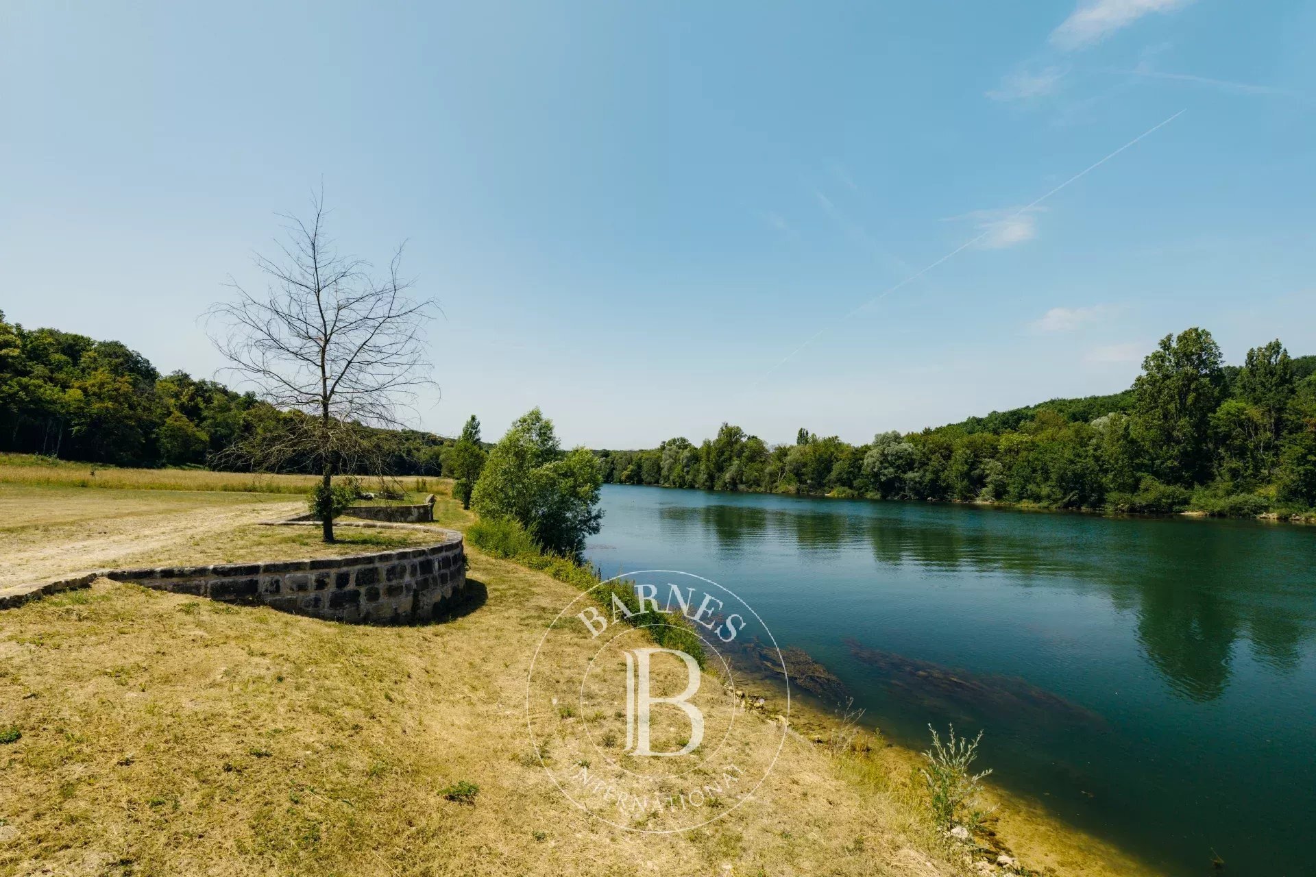 Fontainebleau – Château And Estate Buildings – 30 Hectares – Exceptional Views
