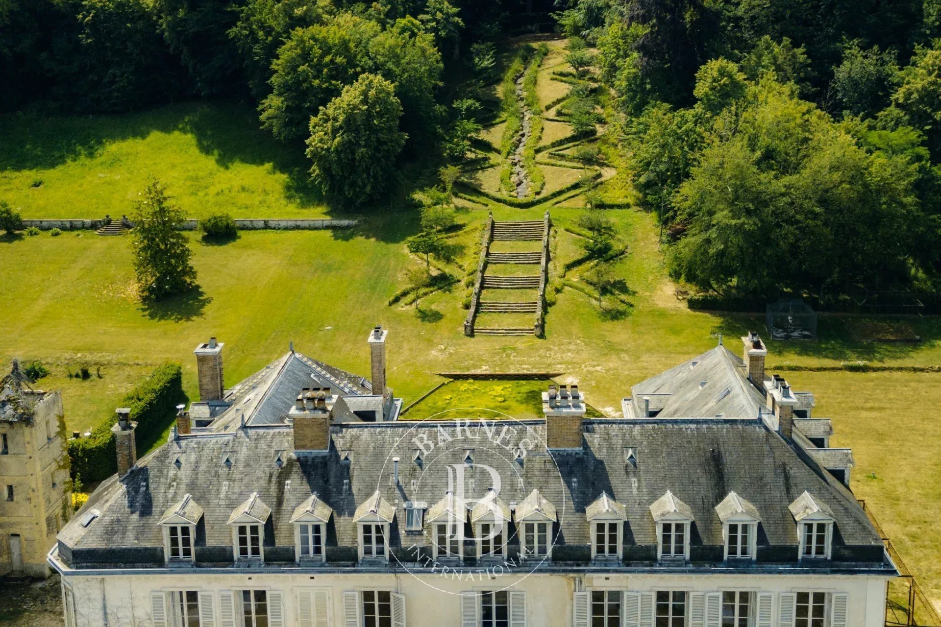 Fontainebleau – Château And Estate Buildings – 30 Hectares – Exceptional Views