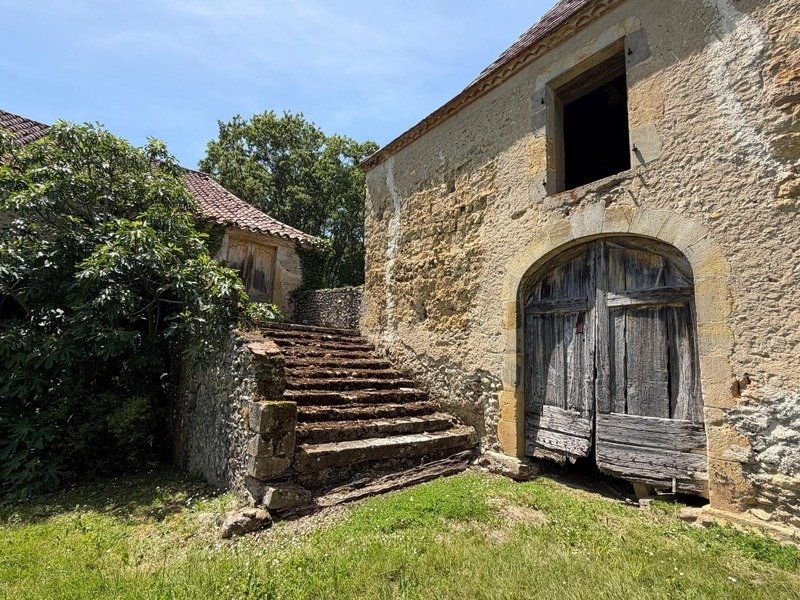 Gers (32), Very Beautiful Family Castle, 45 Ha With Outbuildings, Somewhat Hidden, In A Dominant Posi