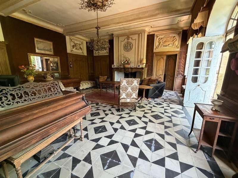 Gers (32), Very Beautiful Family Castle, 45 Ha With Outbuildings, Somewhat Hidden, In A Dominant Posi