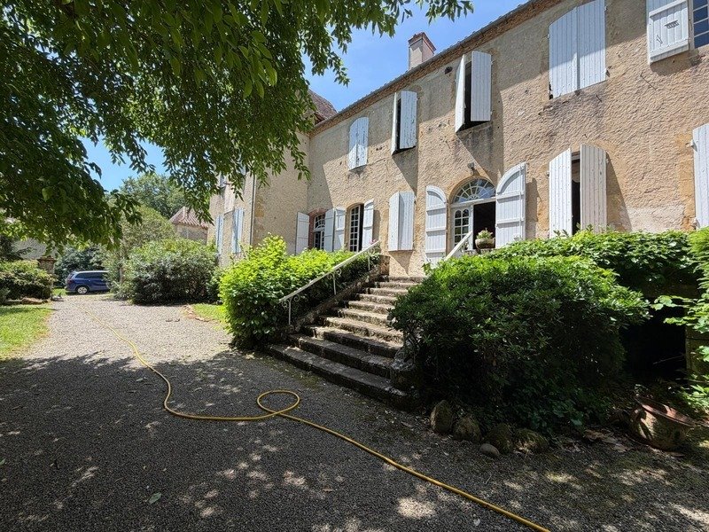 Gers (32), Very Beautiful Family Castle, 45 Ha With Outbuildings, Somewhat Hidden, In A Dominant Posi