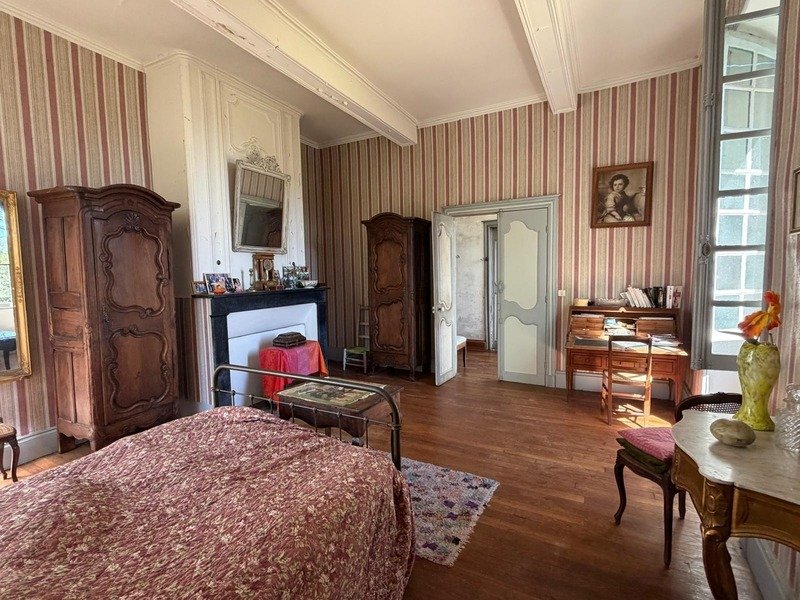 Gers (32), Very Beautiful Family Castle, 45 Ha With Outbuildings, Somewhat Hidden, In A Dominant Posi