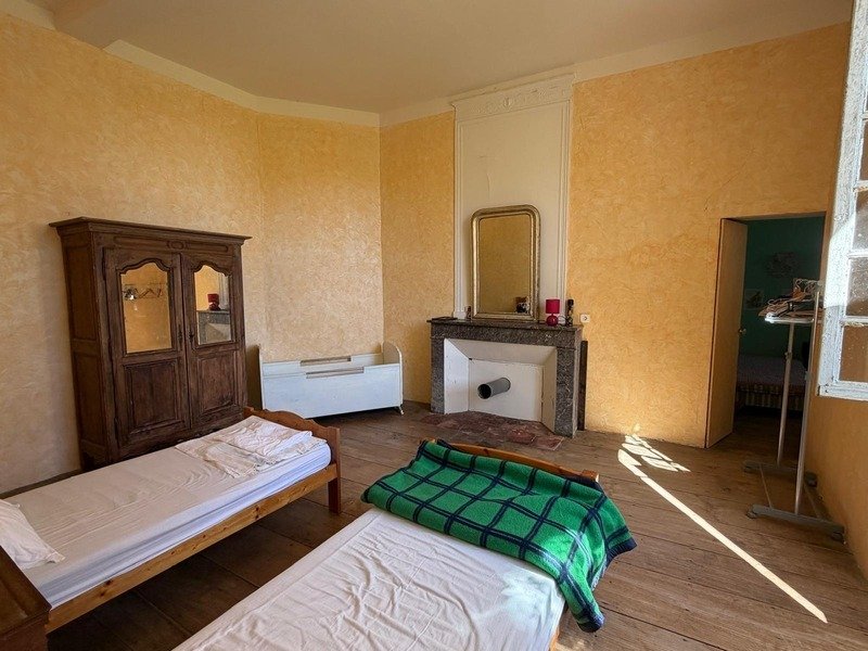 Gers (32), Very Beautiful Family Castle, 45 Ha With Outbuildings, Somewhat Hidden, In A Dominant Posi