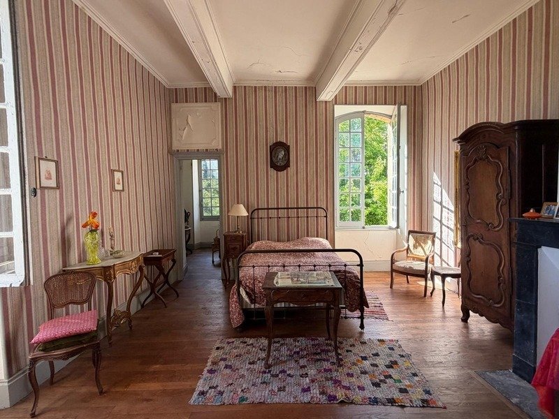 Gers (32), Very Beautiful Family Castle, 45 Ha With Outbuildings, Somewhat Hidden, In A Dominant Posi
