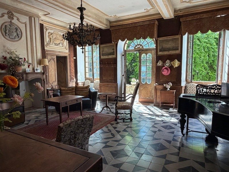 Gers (32), Very Beautiful Family Castle, 45 Ha With Outbuildings, Somewhat Hidden, In A Dominant Posi