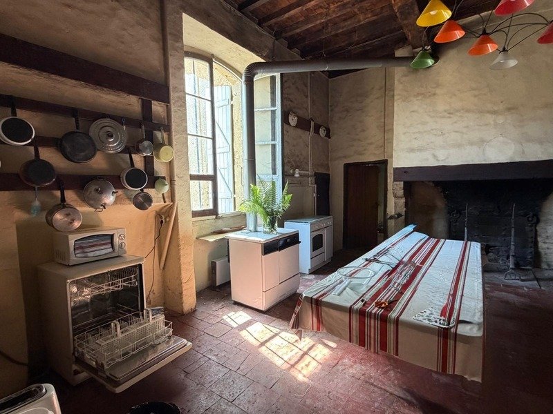Gers (32), Very Beautiful Family Castle, 45 Ha With Outbuildings, Somewhat Hidden, In A Dominant Posi
