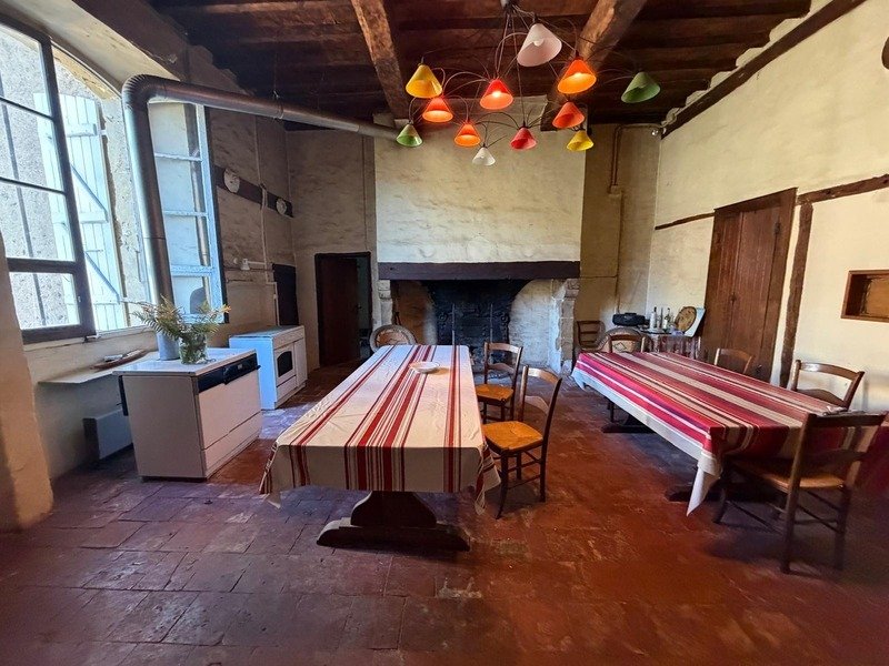Gers (32), Very Beautiful Family Castle, 45 Ha With Outbuildings, Somewhat Hidden, In A Dominant Posi