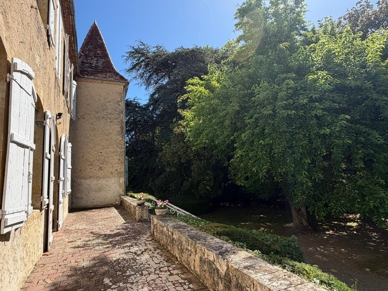 Gers (32), Very Beautiful Family Castle, 45 Ha With Outbuildings, Somewhat Hidden, In A Dominant Posi
