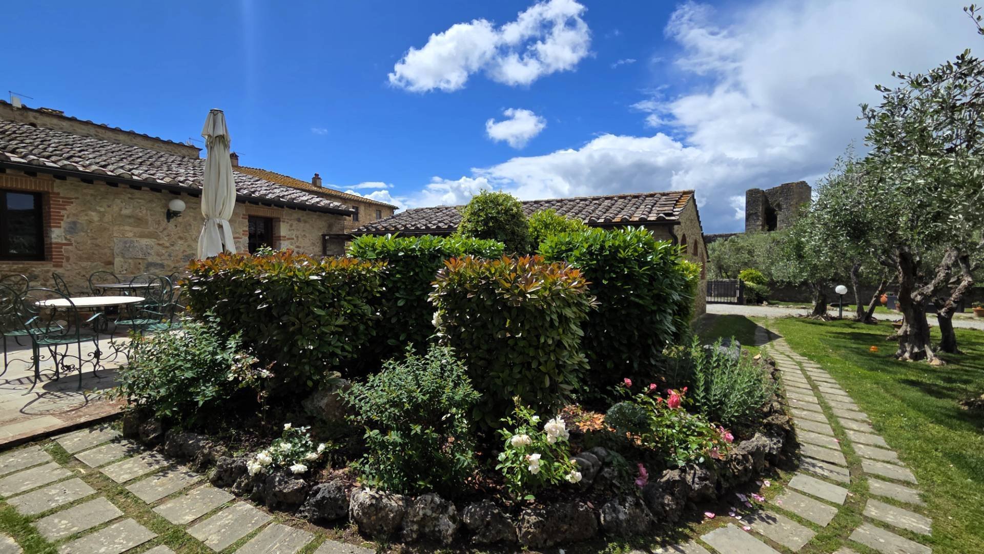 Hamlet For Sale In Monteriggioni