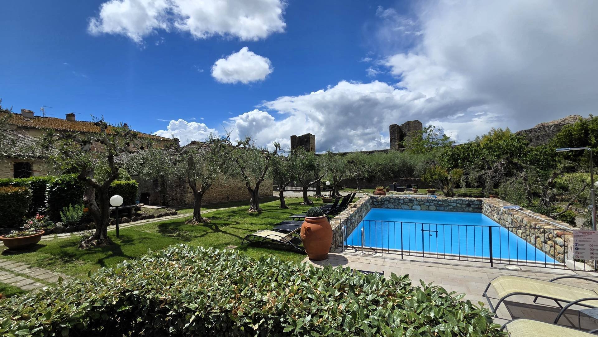 Hamlet For Sale In Monteriggioni