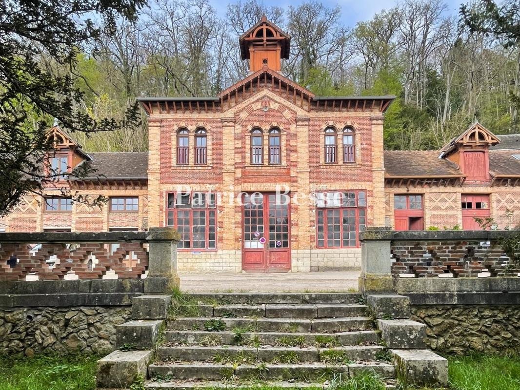 Less Than 10 Km From Fontainebleau And 1h From Paris, 16th Century Royal Chateau, With