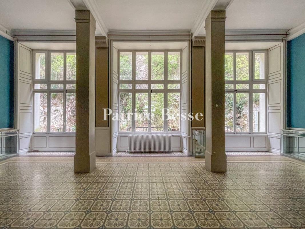 Less Than 10 Km From Fontainebleau And 1h From Paris, 16th Century Royal Chateau, With