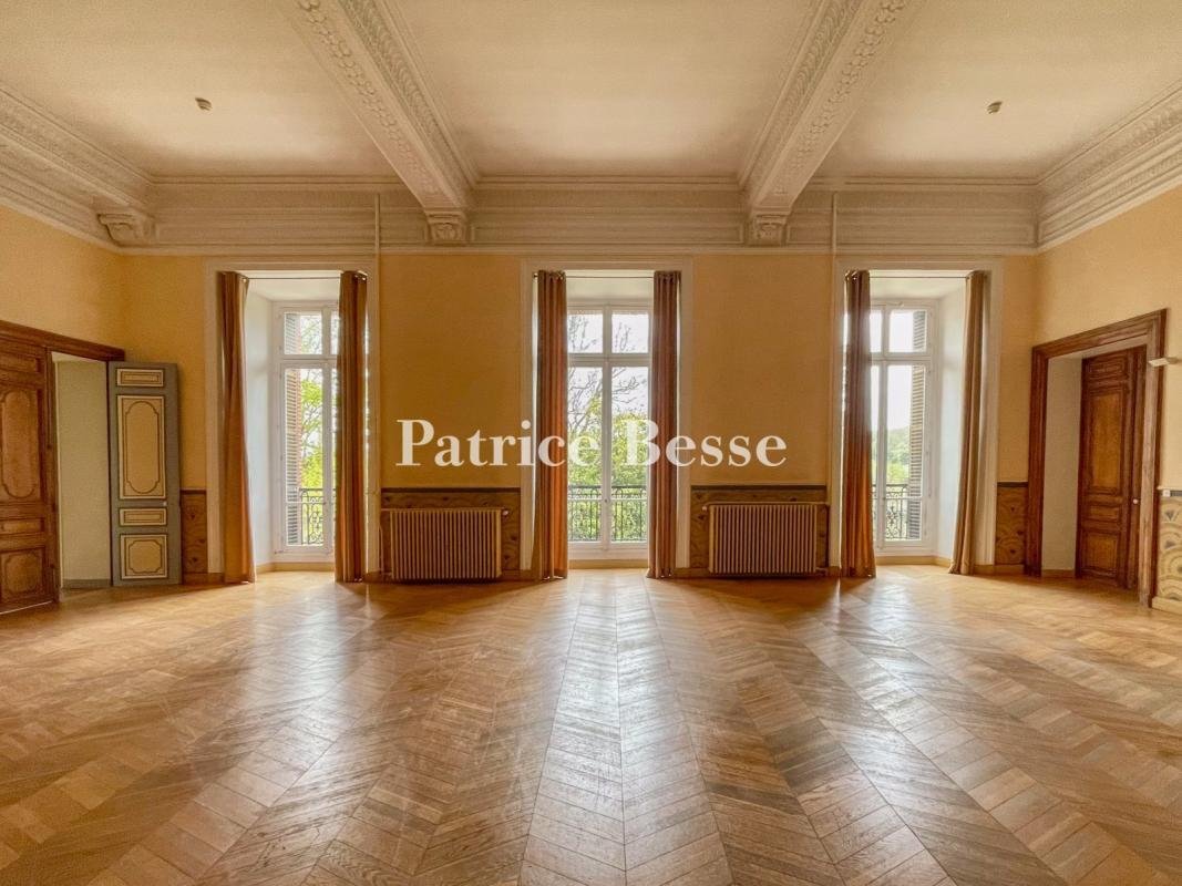 Less Than 10 Km From Fontainebleau And 1h From Paris, 16th Century Royal Chateau, With