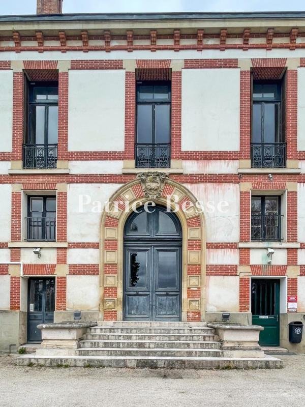 Less Than 10 Km From Fontainebleau And 1h From Paris, 16th Century Royal Chateau, With