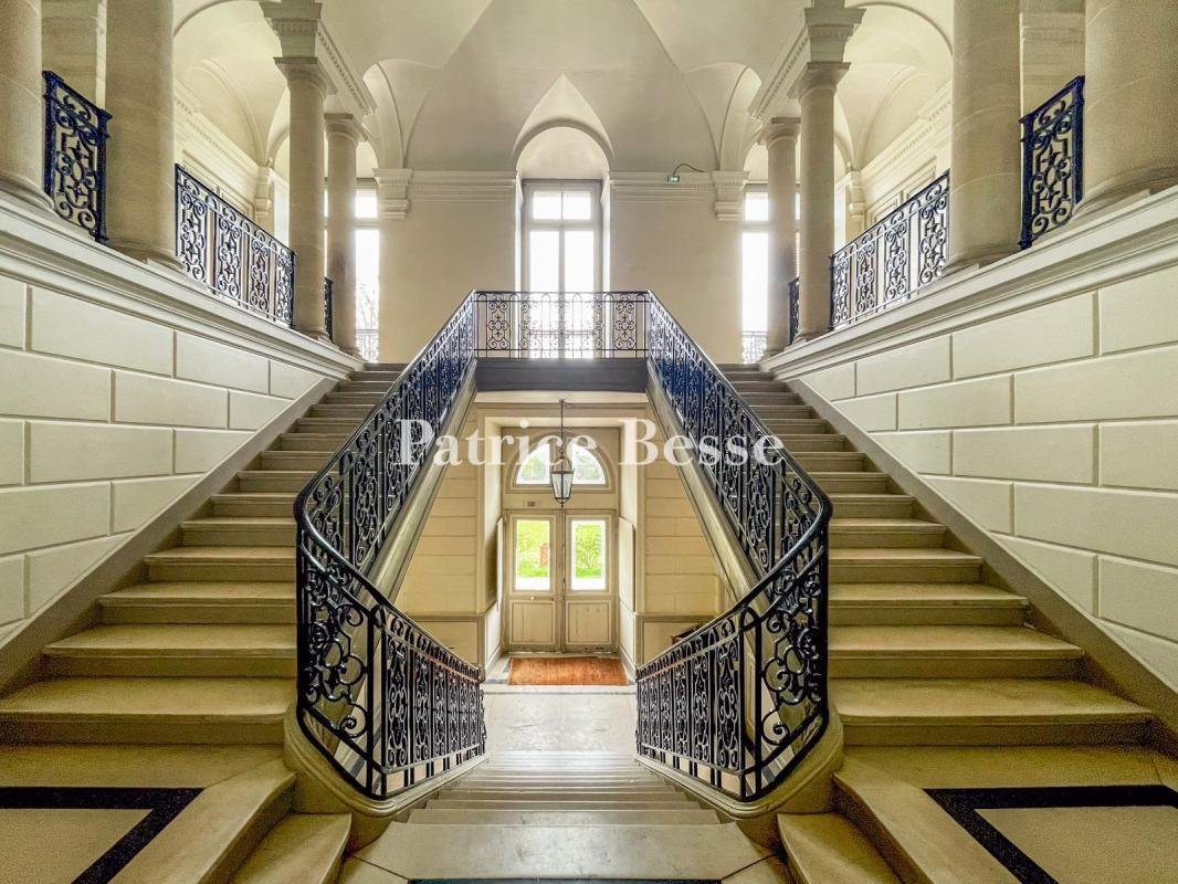 Less Than 10 Km From Fontainebleau And 1h From Paris, 16th Century Royal Chateau, With