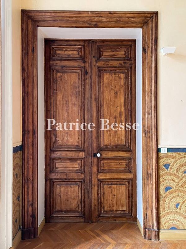 Less Than 10 Km From Fontainebleau And 1h From Paris, 16th Century Royal Chateau, With