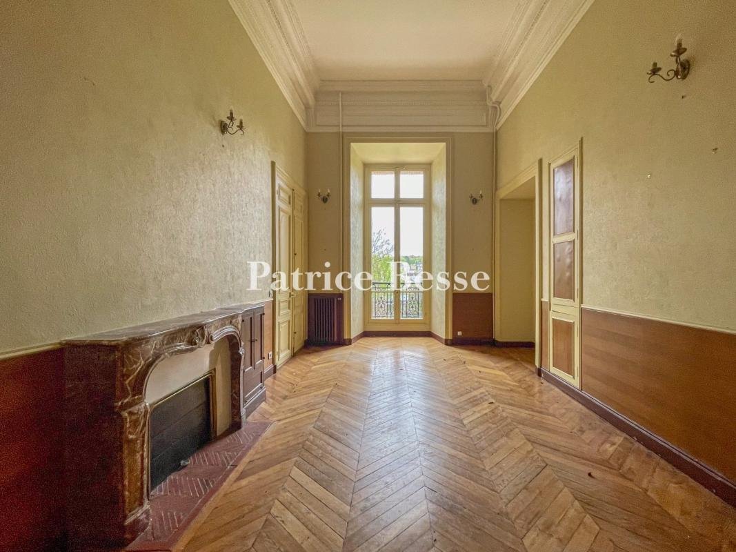 Less Than 10 Km From Fontainebleau And 1h From Paris, 16th Century Royal Chateau, With