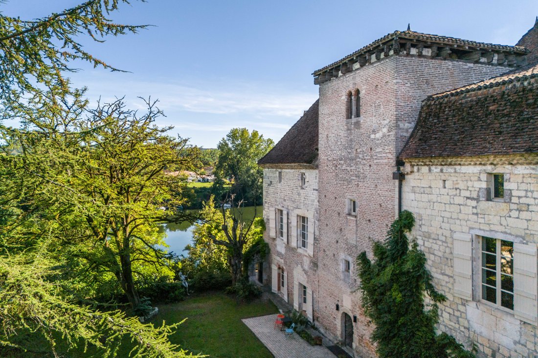 Luxury Family Castle With Event Facilities - 3