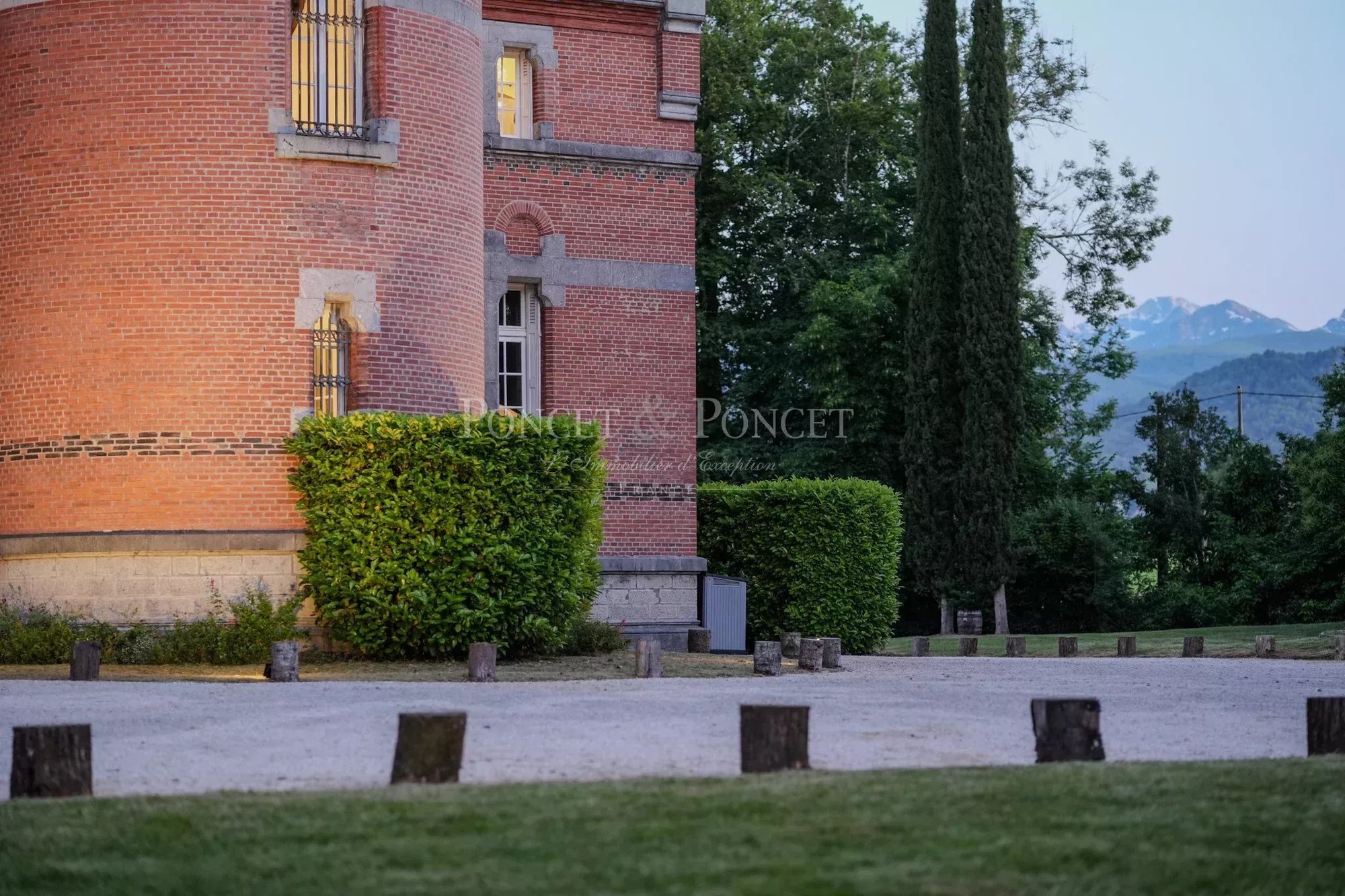 Magical XI Xeme Castle With 31 Ha