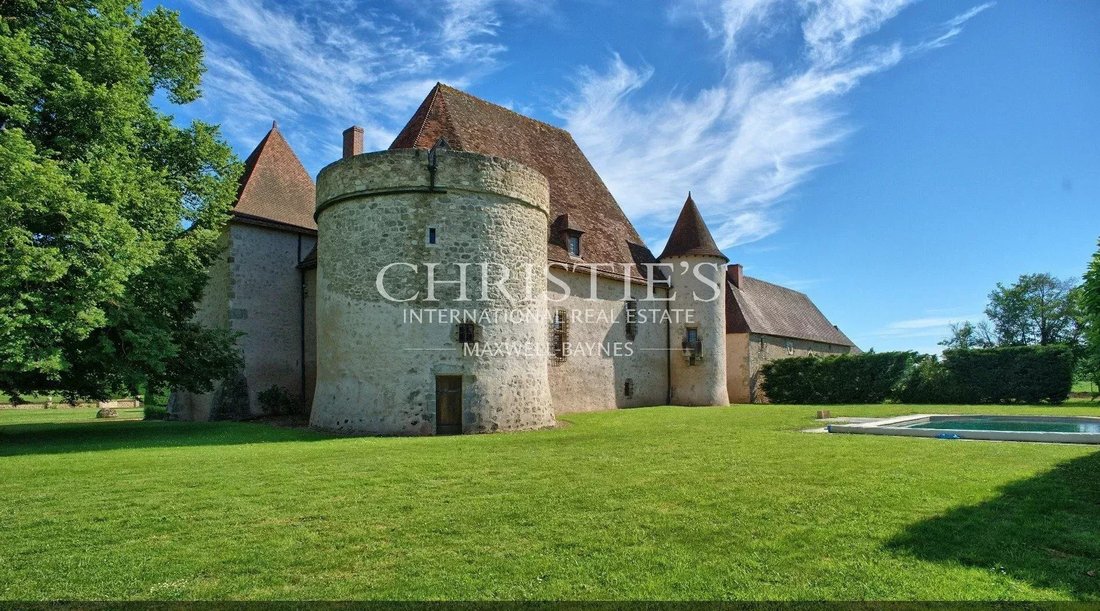Magnificent Fully Renovated 15 Th Century Château - 3