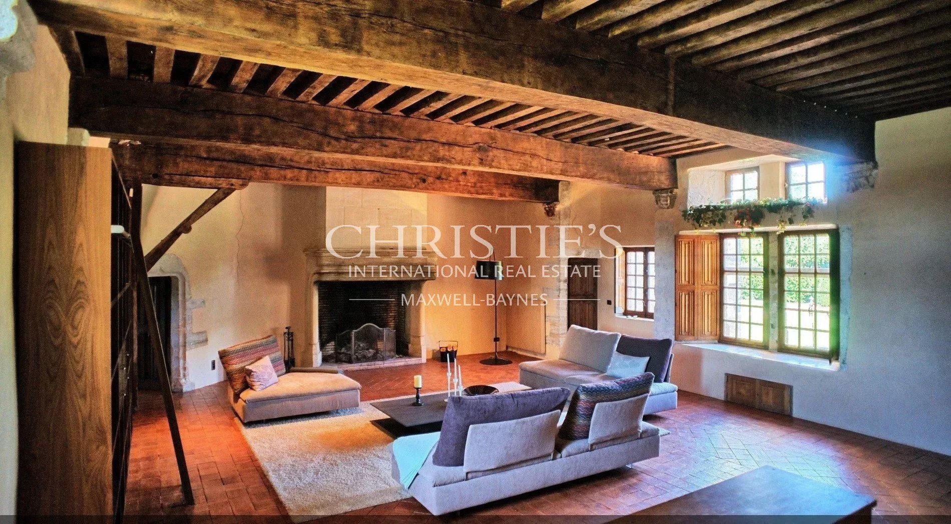 Magnificent Fully Renovated 15 Th Century Château
