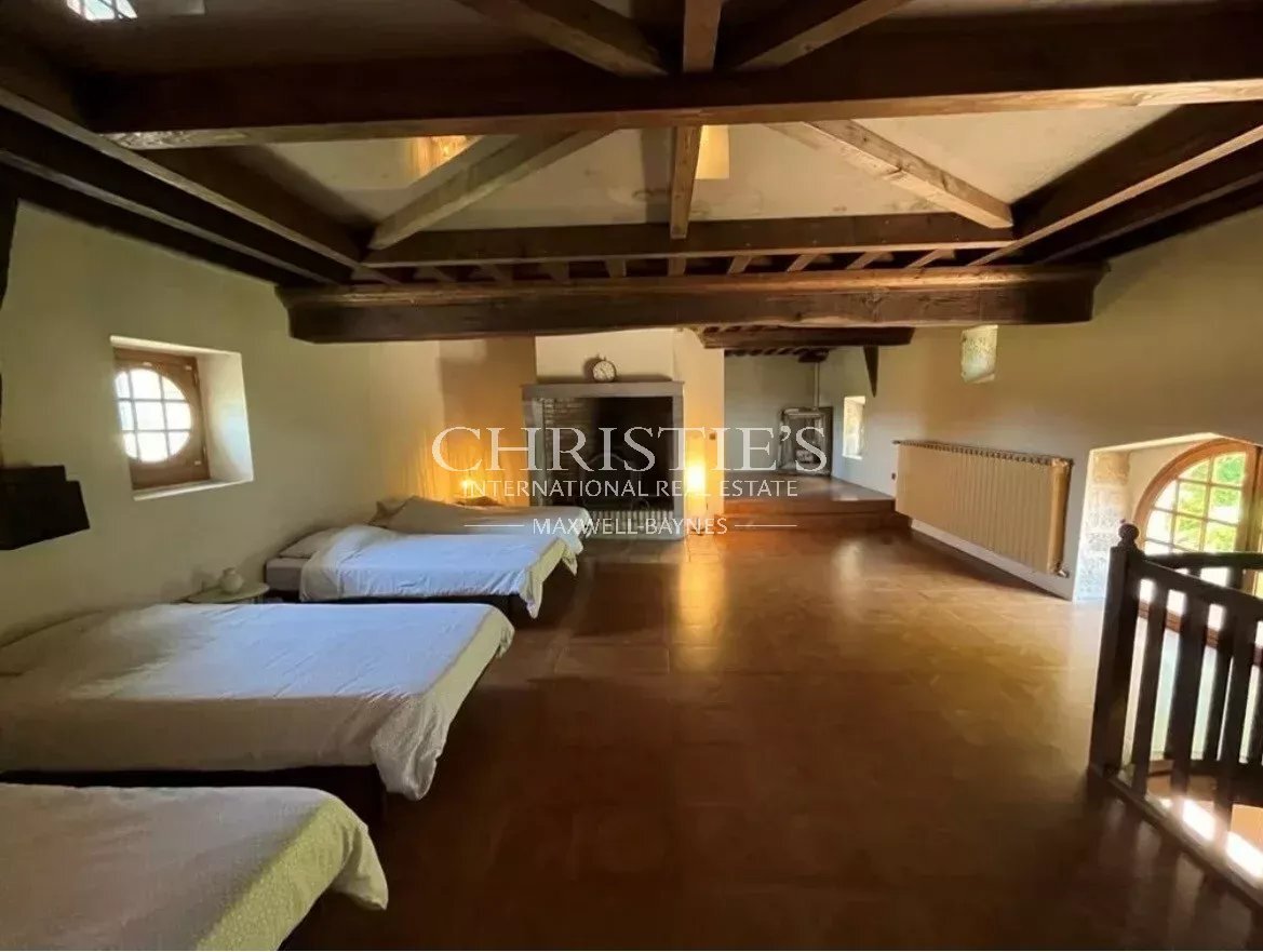 Magnificent Fully Renovated 15 Th Century Château