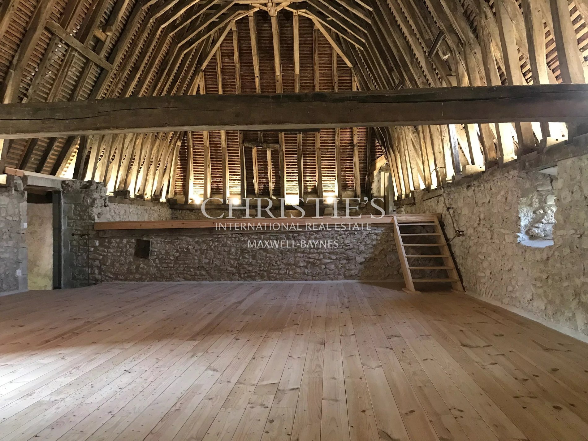 Magnificent Fully Renovated 15 Th Century Château