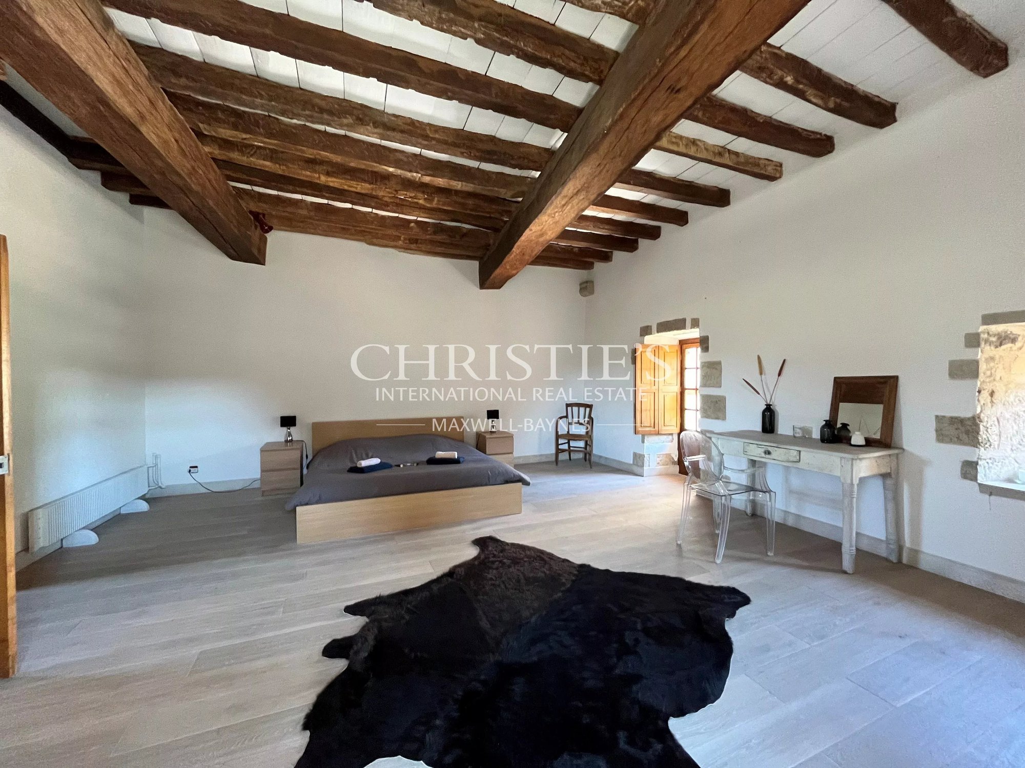 Magnificent Fully Renovated 15 Th Century Château