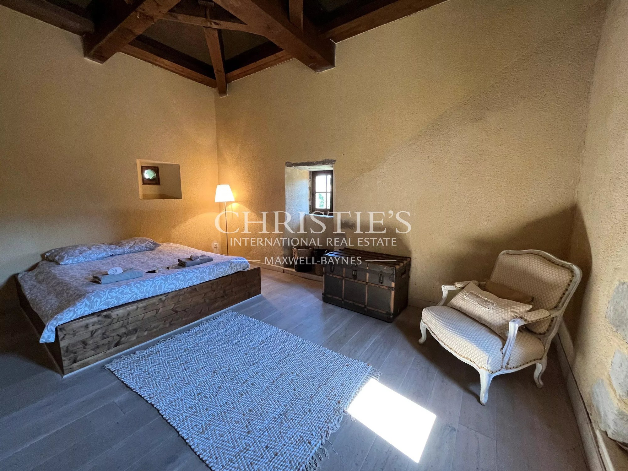 Magnificent Fully Renovated 15 Th Century Château