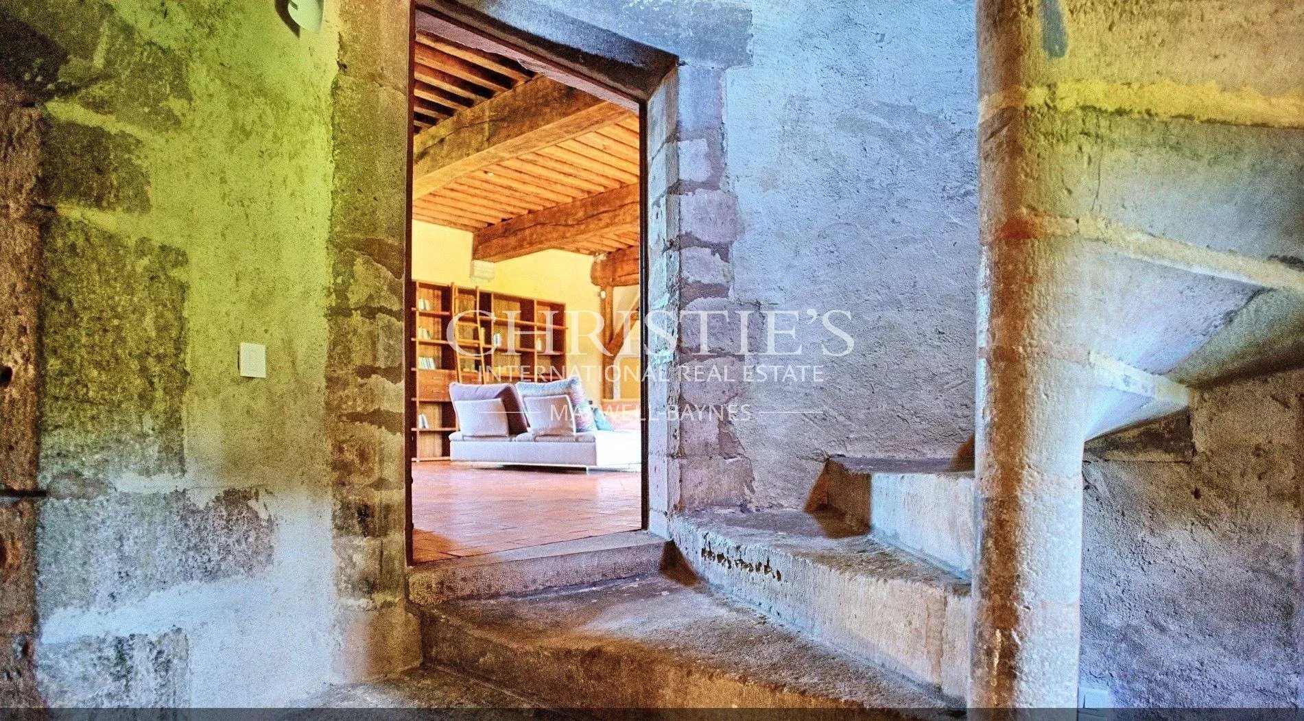 Magnificent Fully Renovated 15 Th Century Château