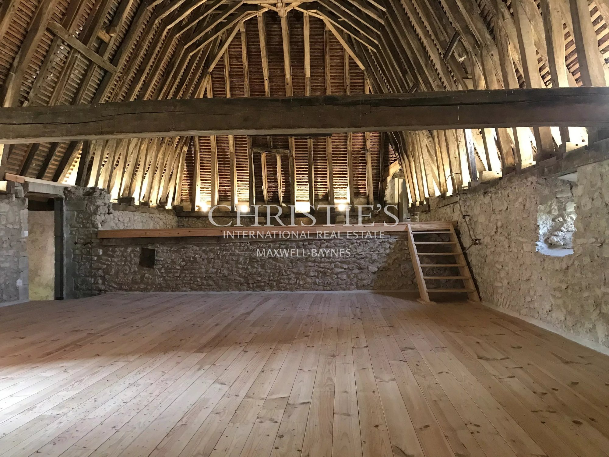 Magnificent Fully Renovated 15 Th Century Château
