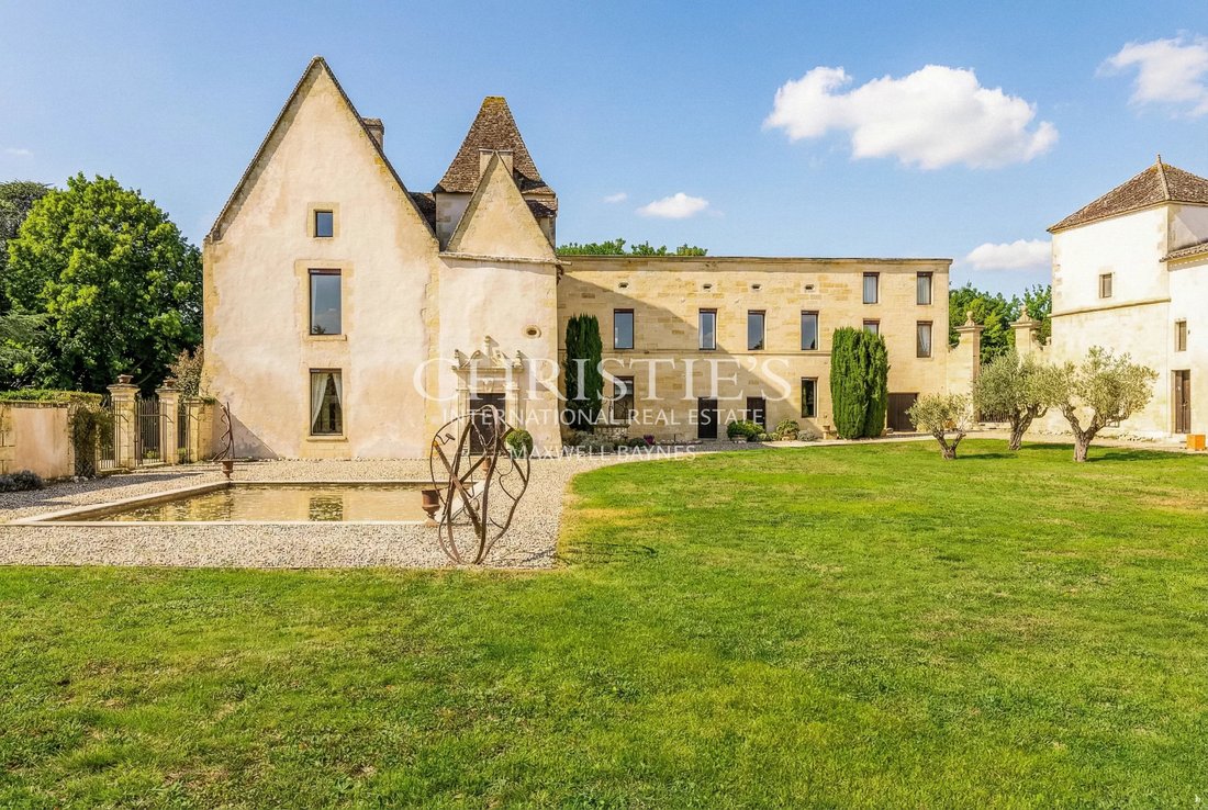 Magnificent Historic Château In The Bordeaux And Saint émilion Region