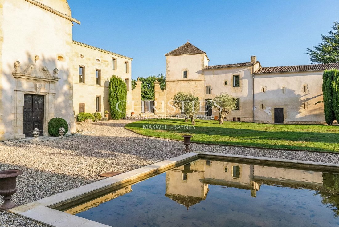 Magnificent Historic Château In The Bordeaux And Saint émilion Region