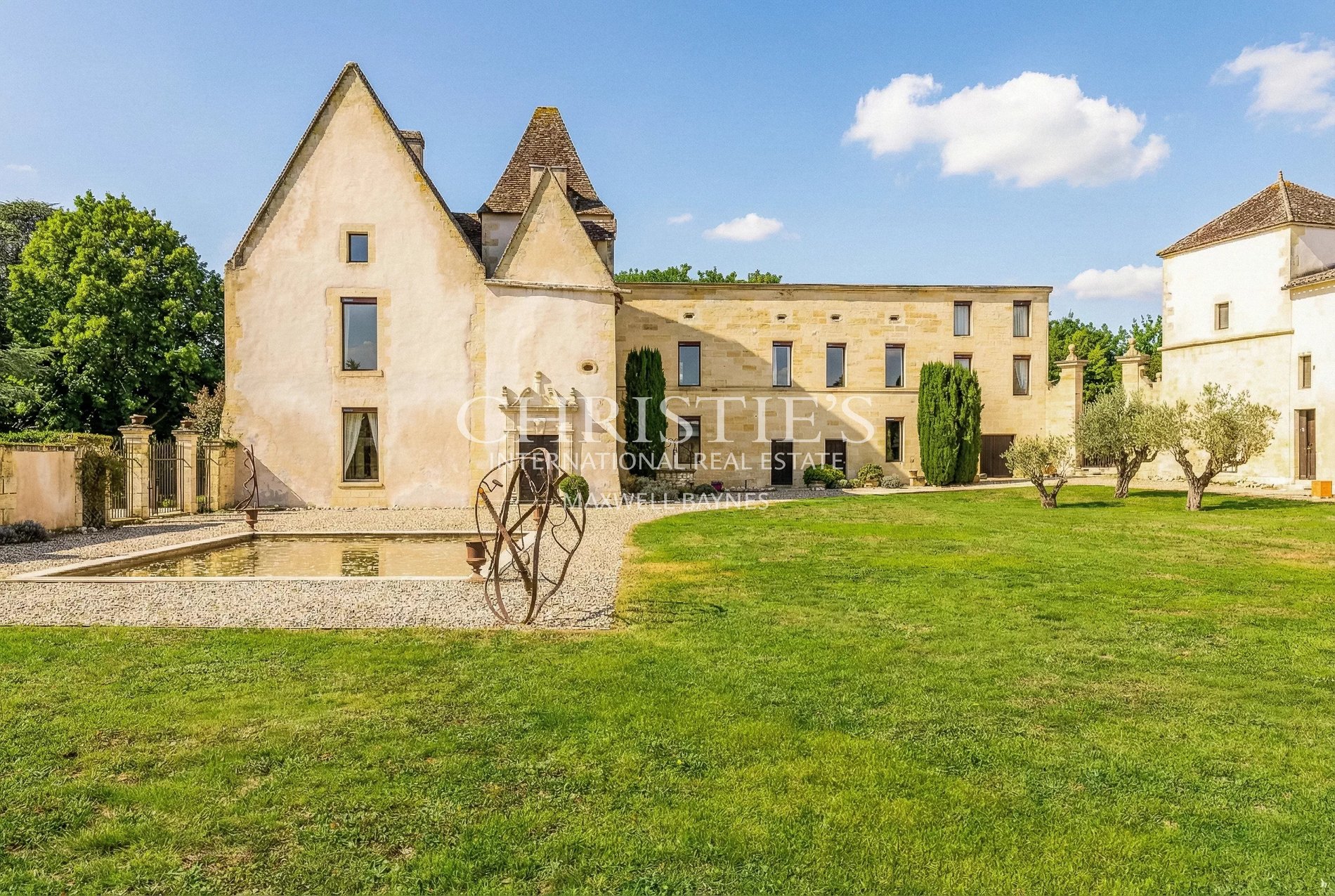 Magnificent Historic Château In The Bordeaux And Saint émilion Region
