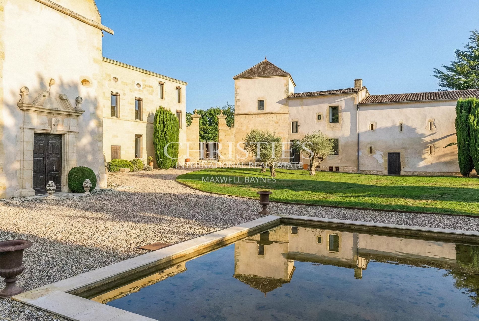 Magnificent Historic Château In The Bordeaux And Saint émilion Region