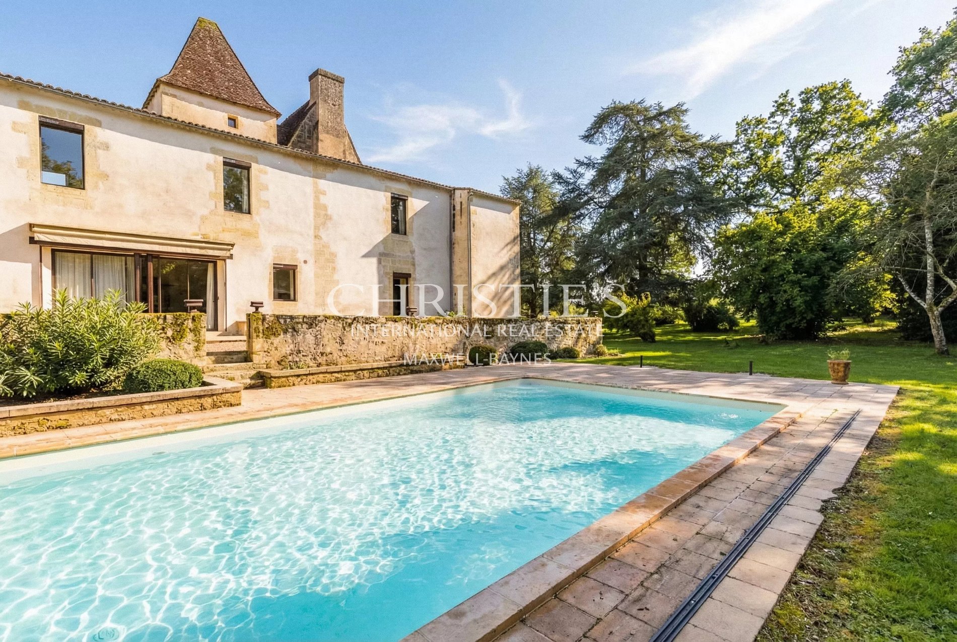 Magnificent Historic Château In The Bordeaux And Saint émilion Region