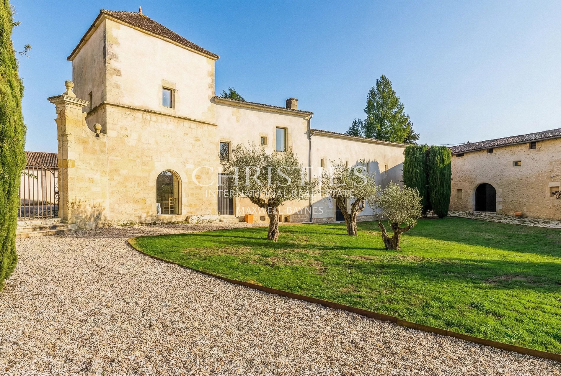 Magnificent Historic Château In The Bordeaux And Saint émilion Region