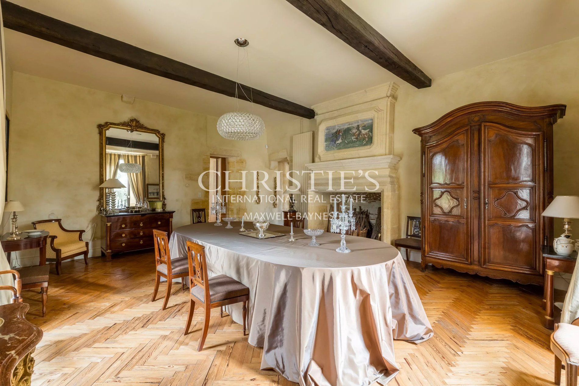 Magnificent Historic Château In The Bordeaux And Saint émilion Region