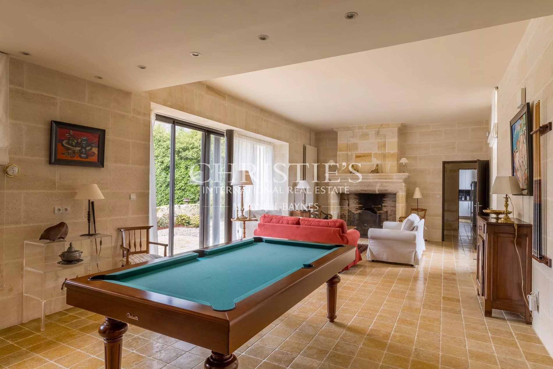 Magnificent Historic Château In The Bordeaux And Saint émilion Region