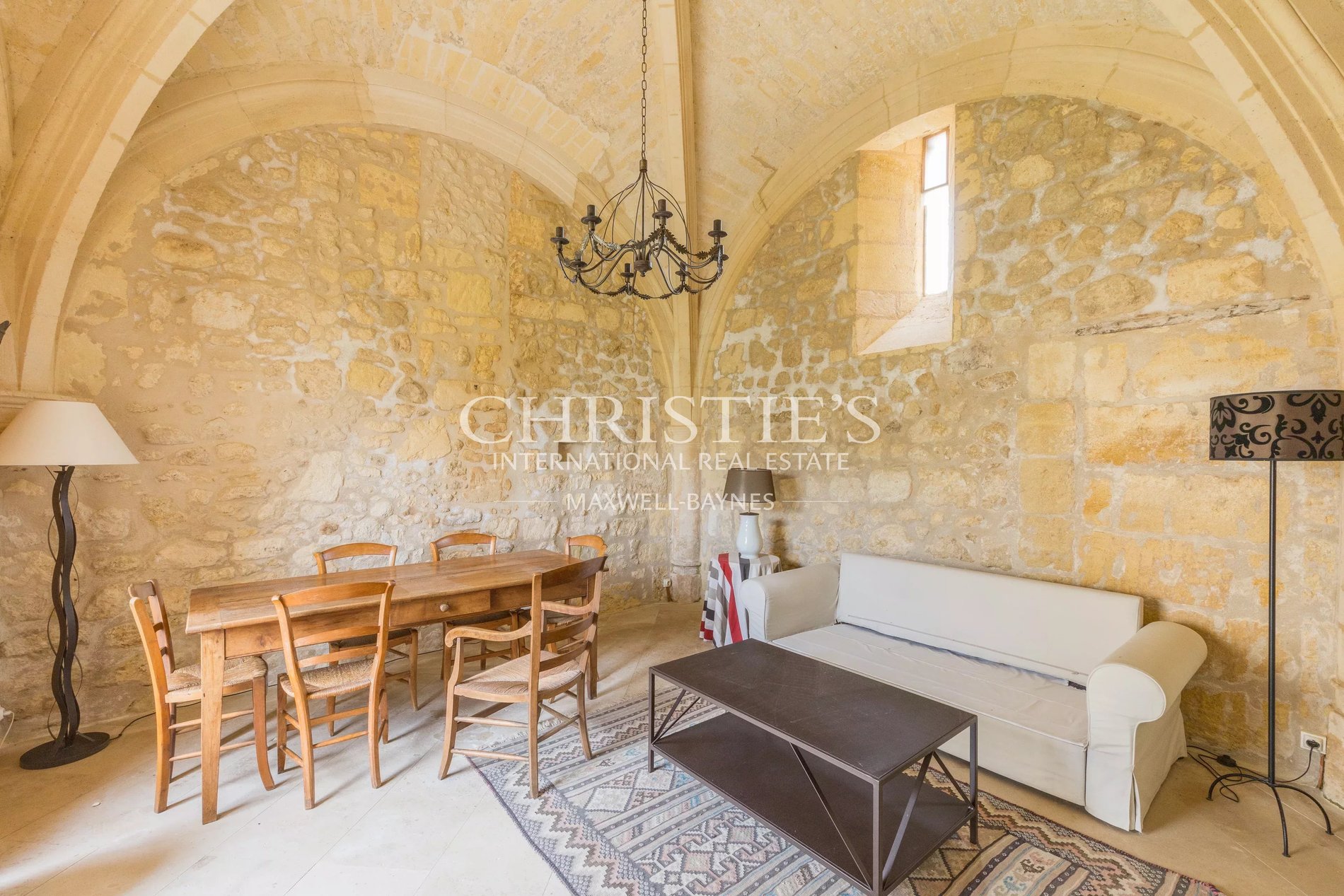 Magnificent Historic Château In The Bordeaux And Saint émilion Region