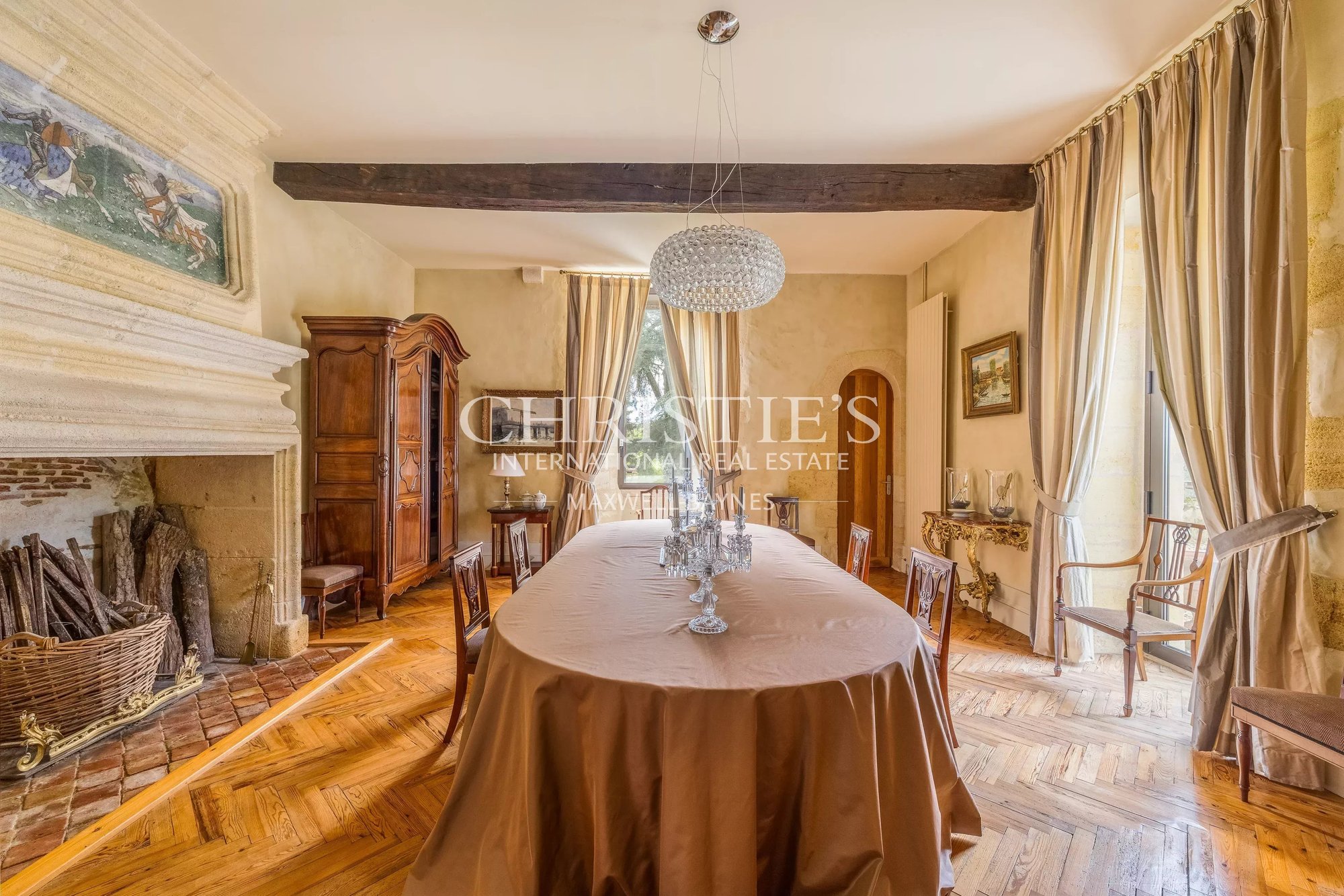 Magnificent Historic Château In The Bordeaux And Saint émilion Region